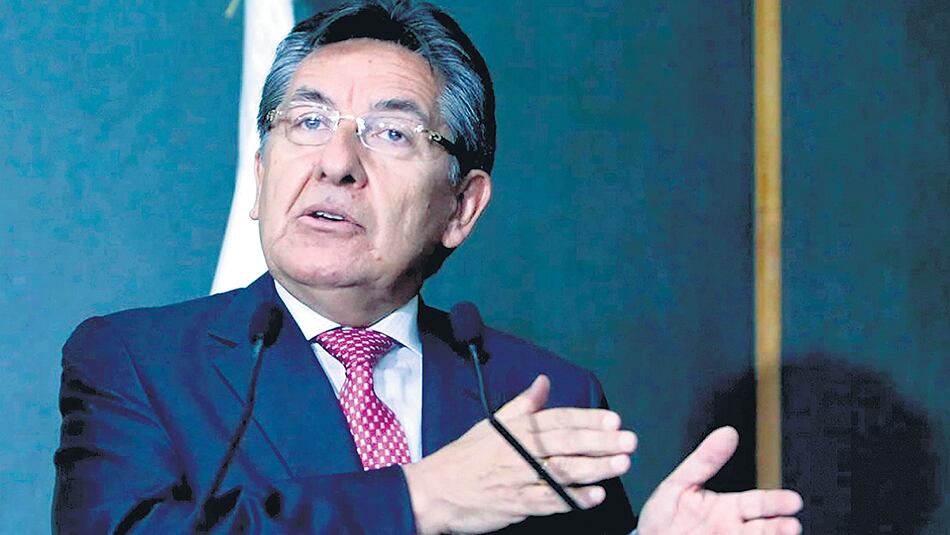 Néstor Humberto Martínez sólo puede ser juzgado por una comisión de investigación de Diputados.