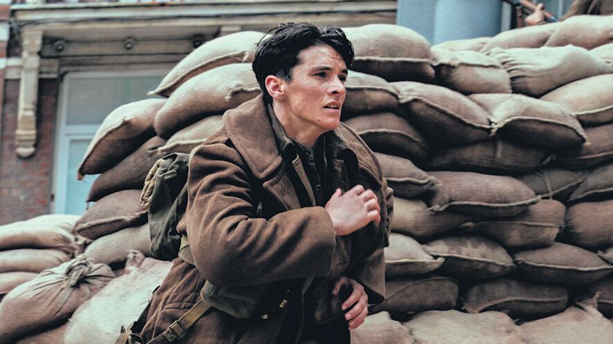 Rescatando al soldado Tommy: Fionn Whitehead en Dunkerque.