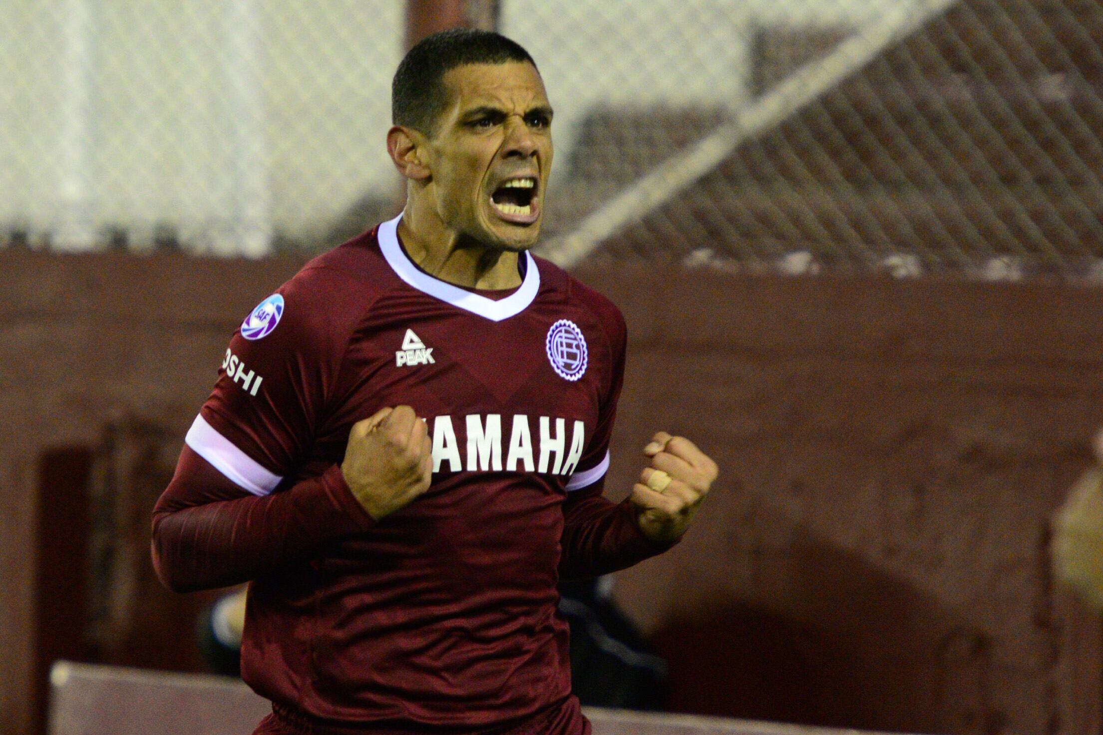 José Sand, goleador del puntero Lanús.