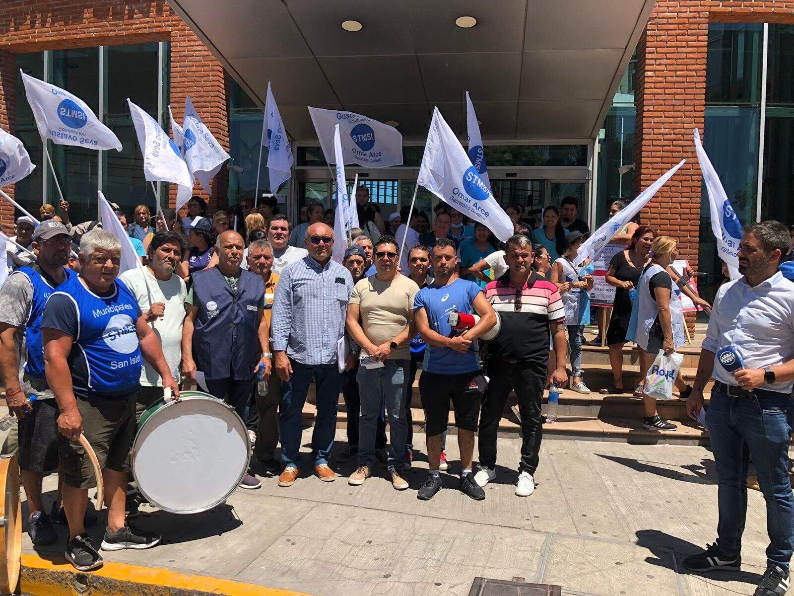 Los trabajadores volverán a reclamar frente al municipio.