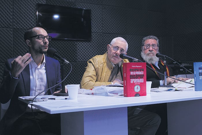 En la Feria, Mario Rapoport estuvo acompañado por Leandro Morgenfeld y Carlos Escudé.