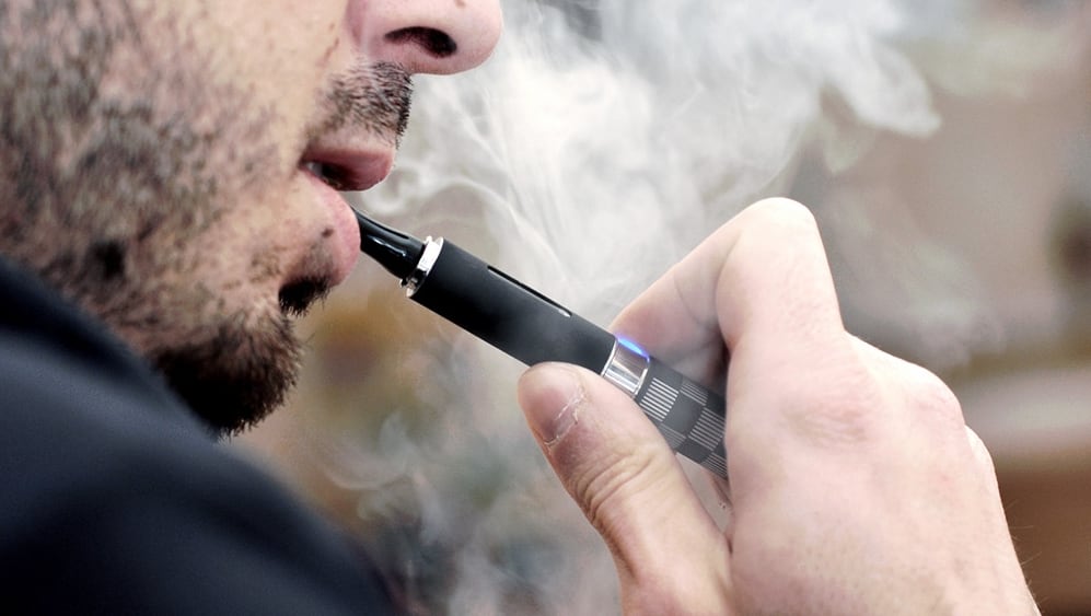 En Argentina, el consumo de cigarrillos electrónicos alcanzó en forma exclusiva al 3% de los adolescentes. (Foto: Télam)
