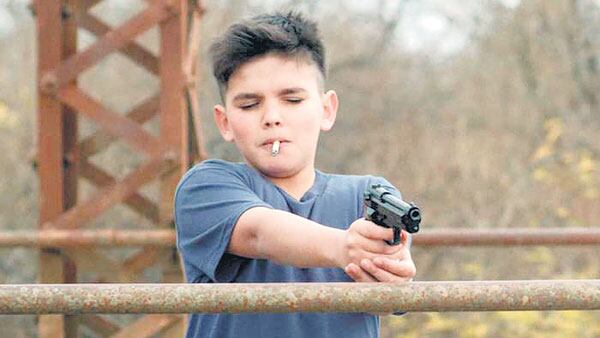 Mochila de plomo retrata de modo verosímil una infancia vulnerable.