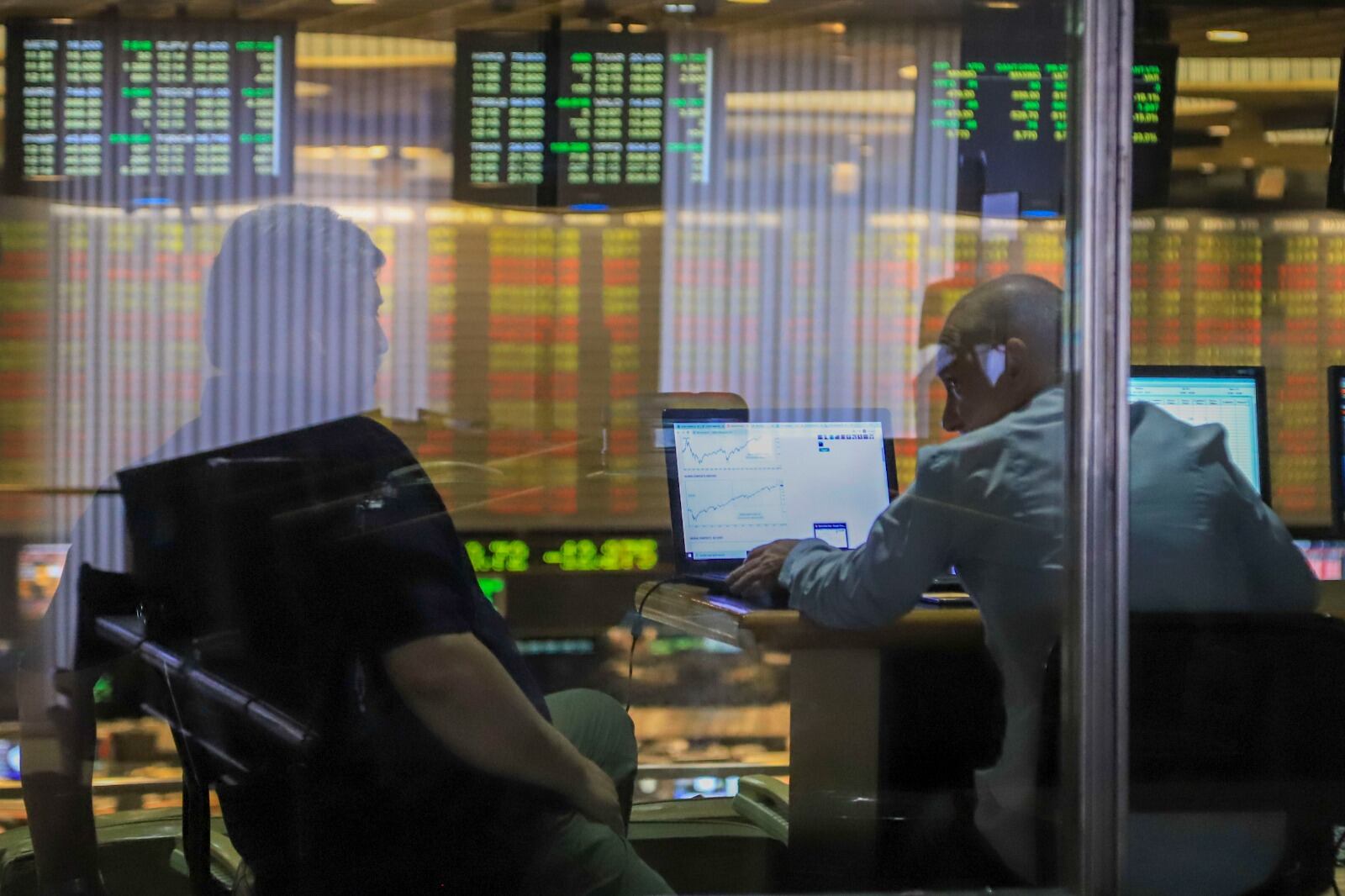 El riesgo país volvió a subir hasta los 1500 puntos