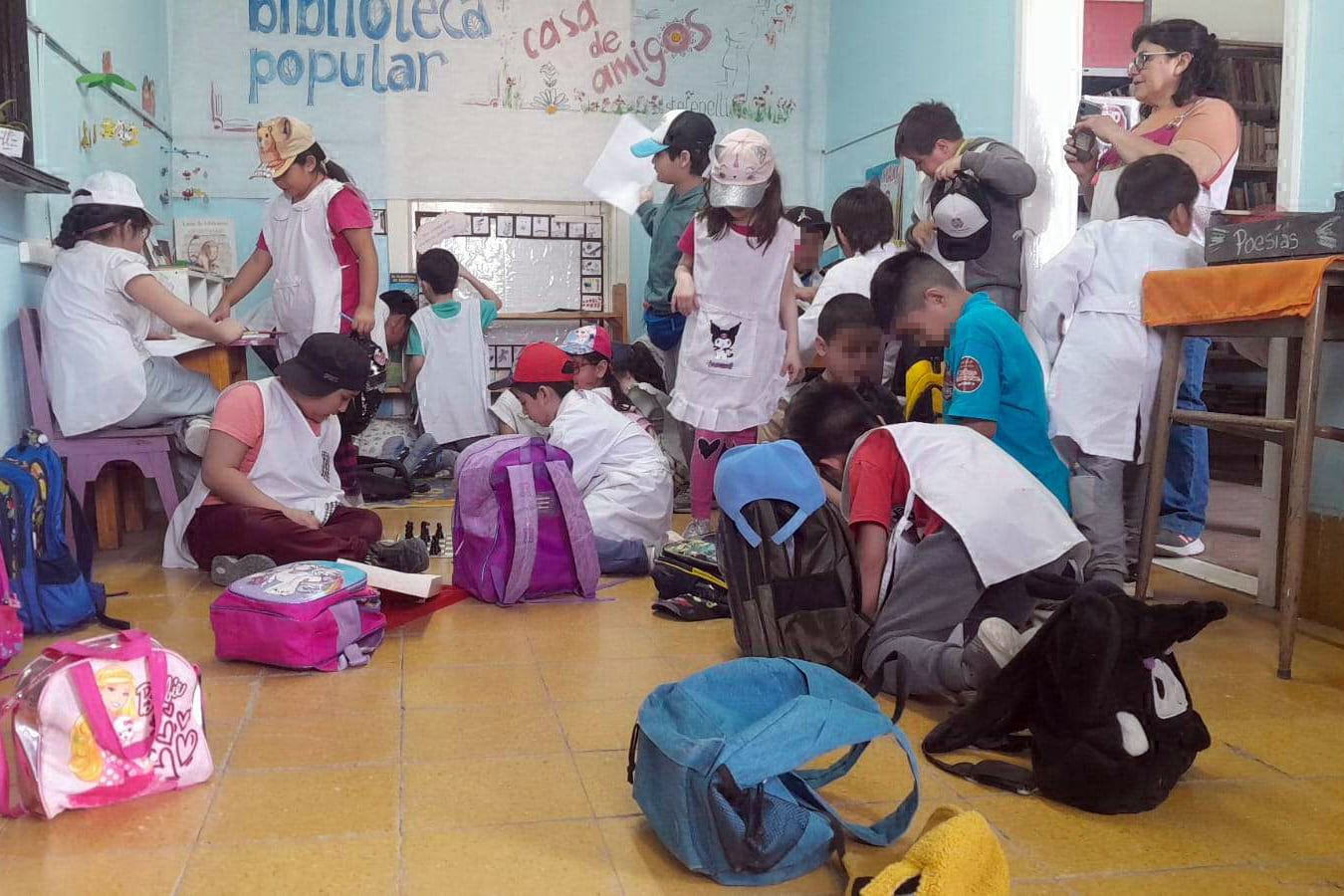 Escolares de Río Negro visitan y usan la Biblioteca Popular Casa de Amigos.