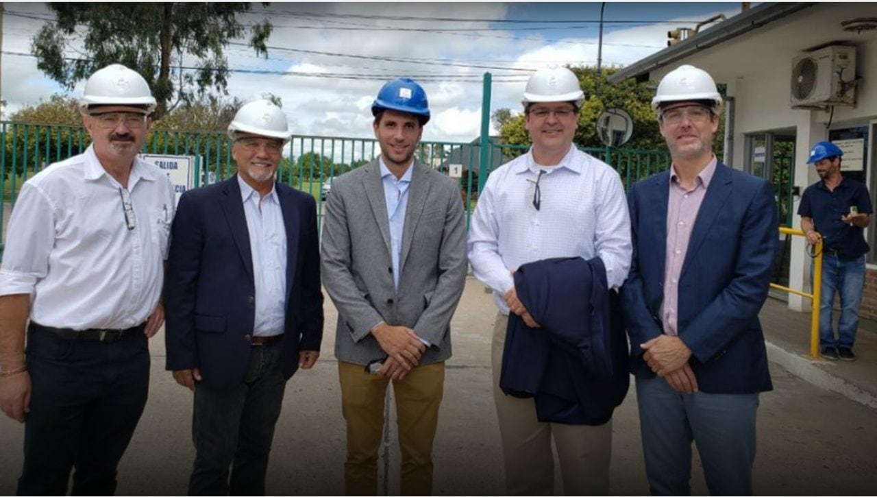 El intendente Santiago Passaglia con representantes de Atanor.