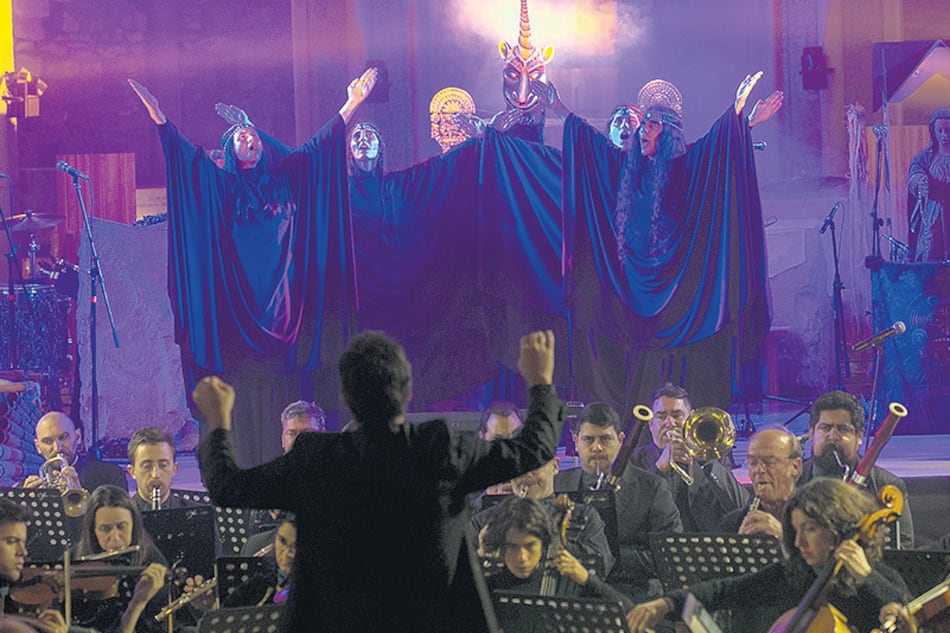 La Filarmónica de Río Negro junto a la Orquesta de Instrumentos Autóctonos y Nuevas Tecnologías.