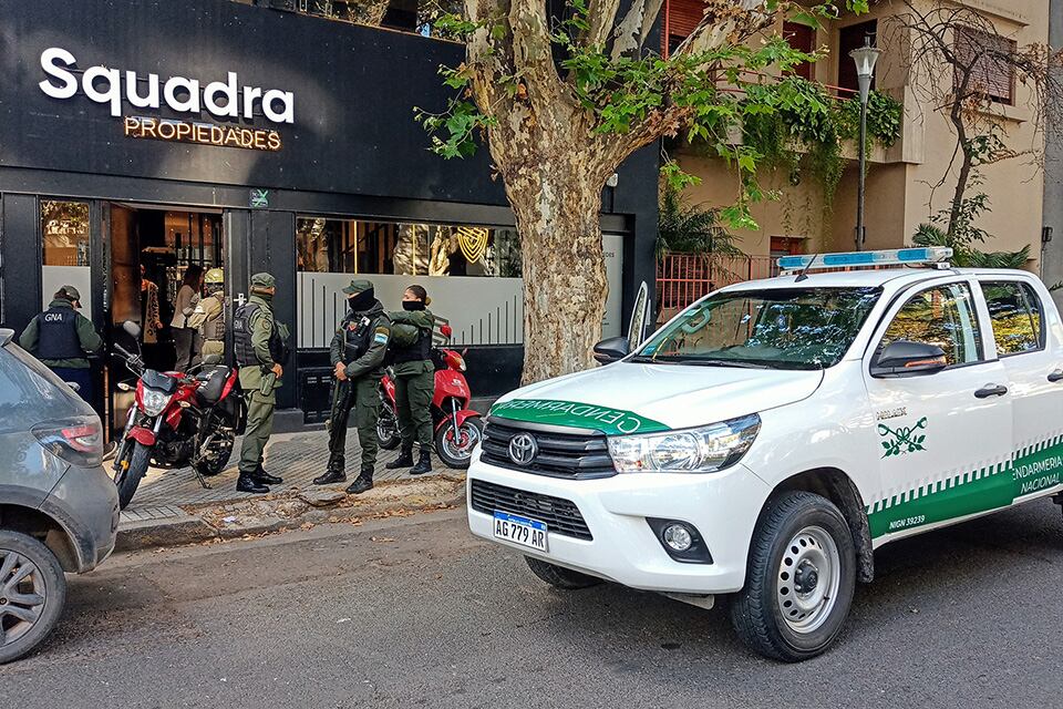 La inmobiliaria uqe fue allanada ayer en Oroño al 100 bis.