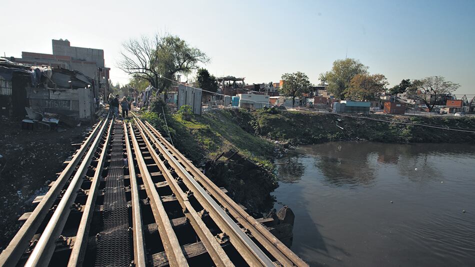 En la villa 21-24 la cantidad de vecinos relocalizados apenas alcanza el 12 por ciento. Viven miles de niños, la mayoría con plomo en la sangre.