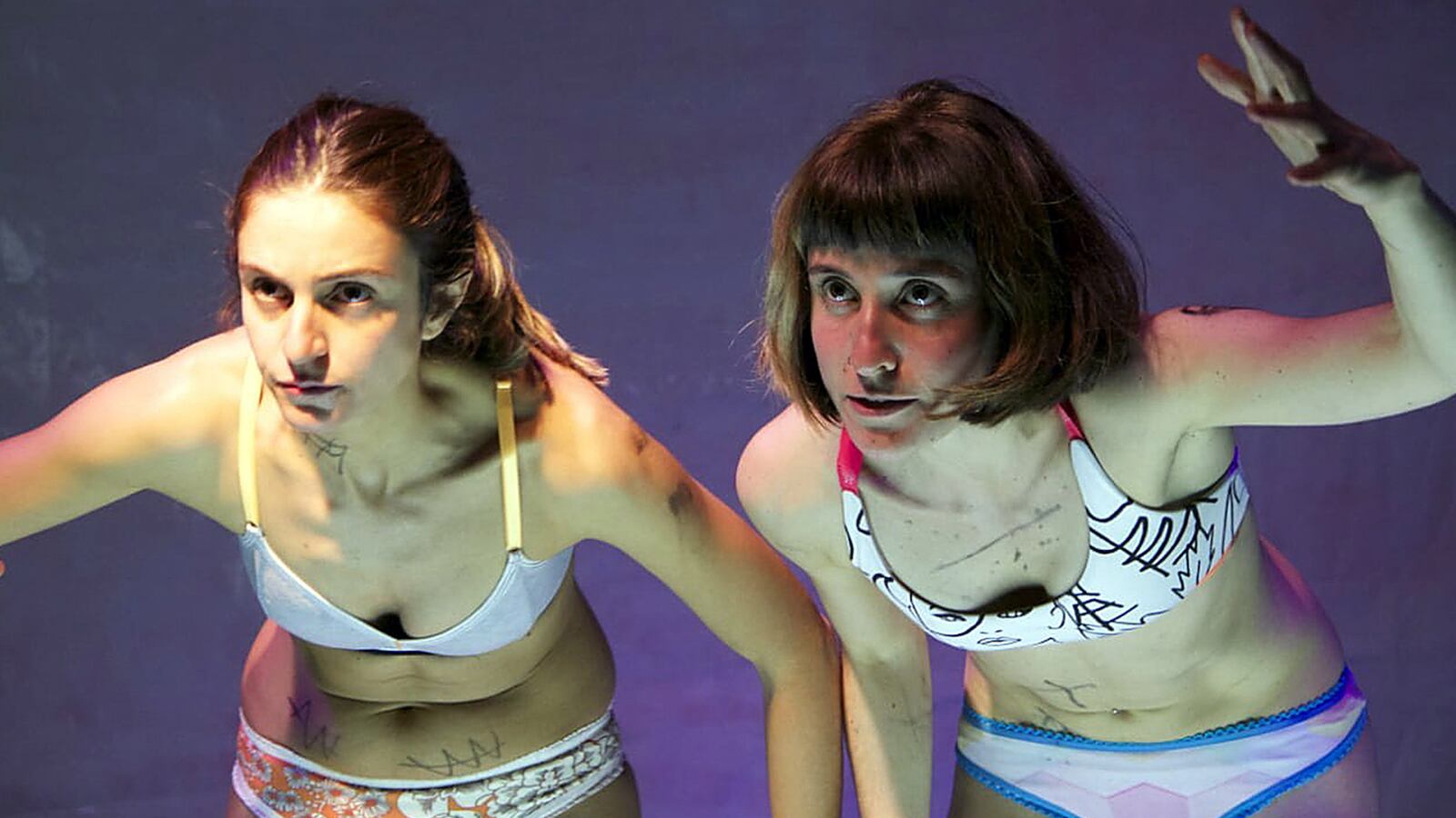 Las actrices en acción: acto performático con evocaciones oníricas.