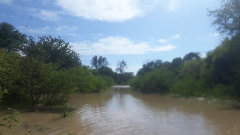 El Bermejo ya tomó caminos vecinales