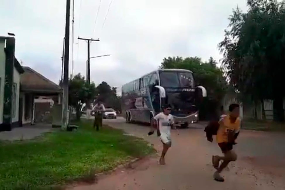 Caravana de hinchas del Depro.