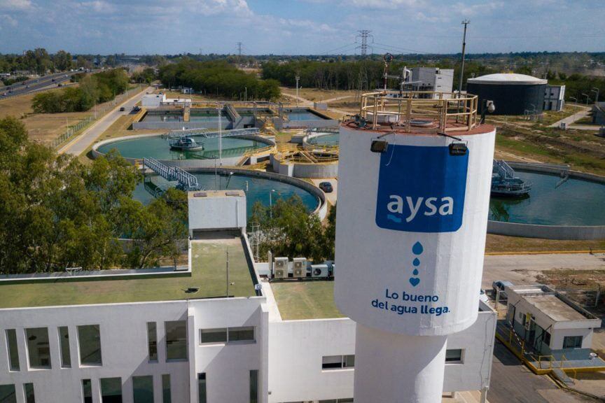 El estado posee el 90% de las acciones de AySA. Lo que no se venda en licitación, saldrá a la venta en la Bolsa