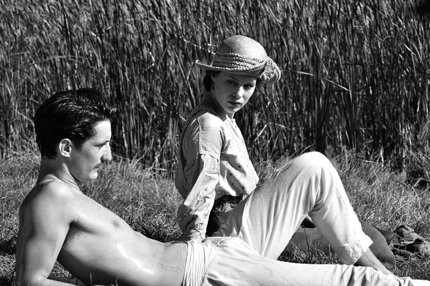 Paula Beer y Pierre Niney, filmados en un exquisito blanco y negro por François Ozon.