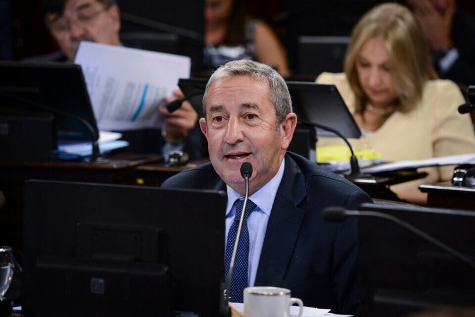 "Argentina tiene un desfasaje entre la hora oficial (-3)", sentenció Cobos