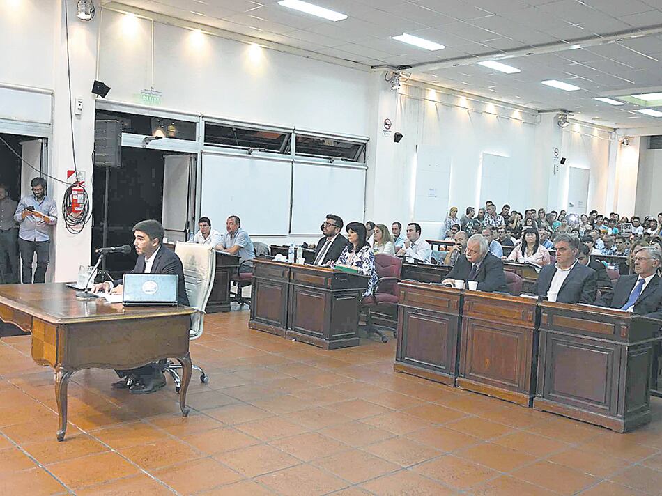 El intendente Galli buscó dormir la interpelación mediante evasivas y salteando preguntas.