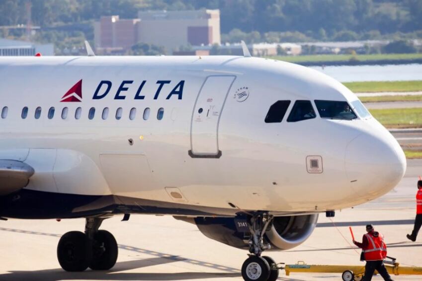 Al llegar a Atlanta, varios trabajadores se encargaron de desinfectar la aeronave durante horas y de reubicar a los pasajeros en otros vuelos.(Foto: Delta)