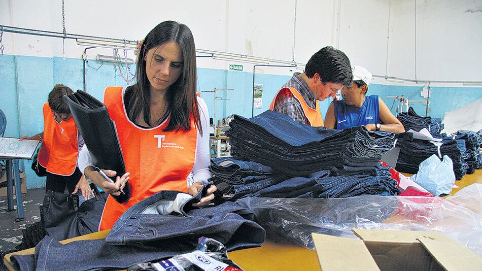 Las inspecciones en los talleres clandestinos no llegan al fondo del problema.