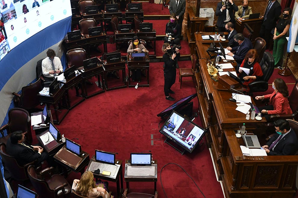 La titular del Senado, Cristina Fernández de Kirchner, encabeza la segunda sesión remota de la Cámara alta. 