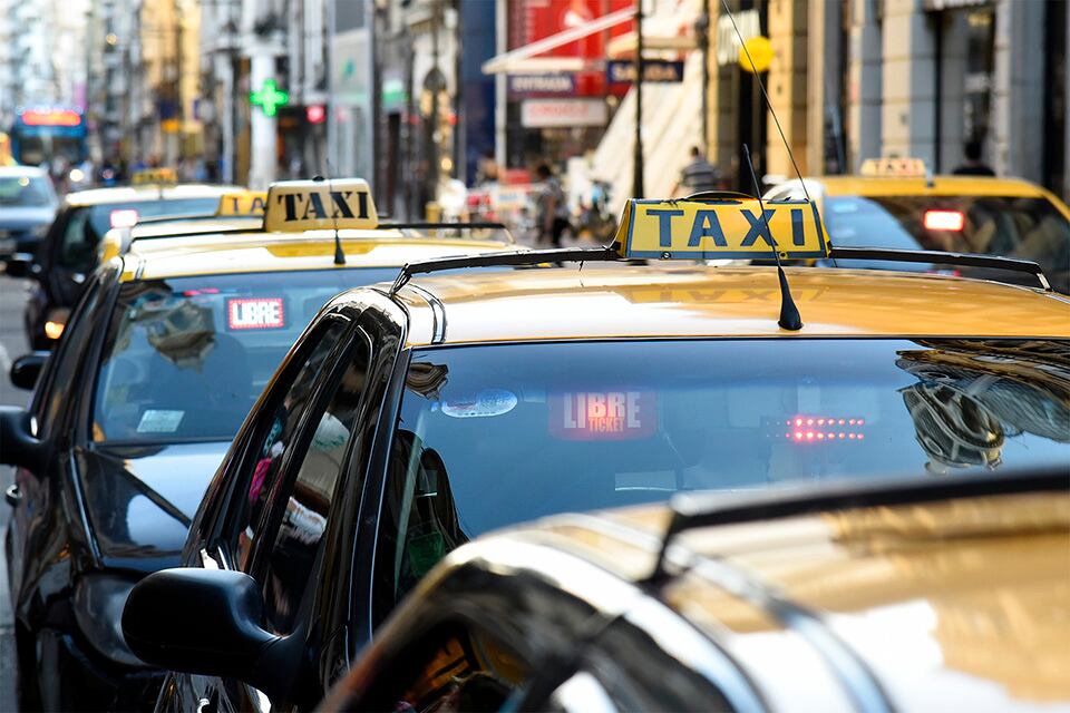El gremio denuncia que los taxis no están cubriendo los horarios requeridos.