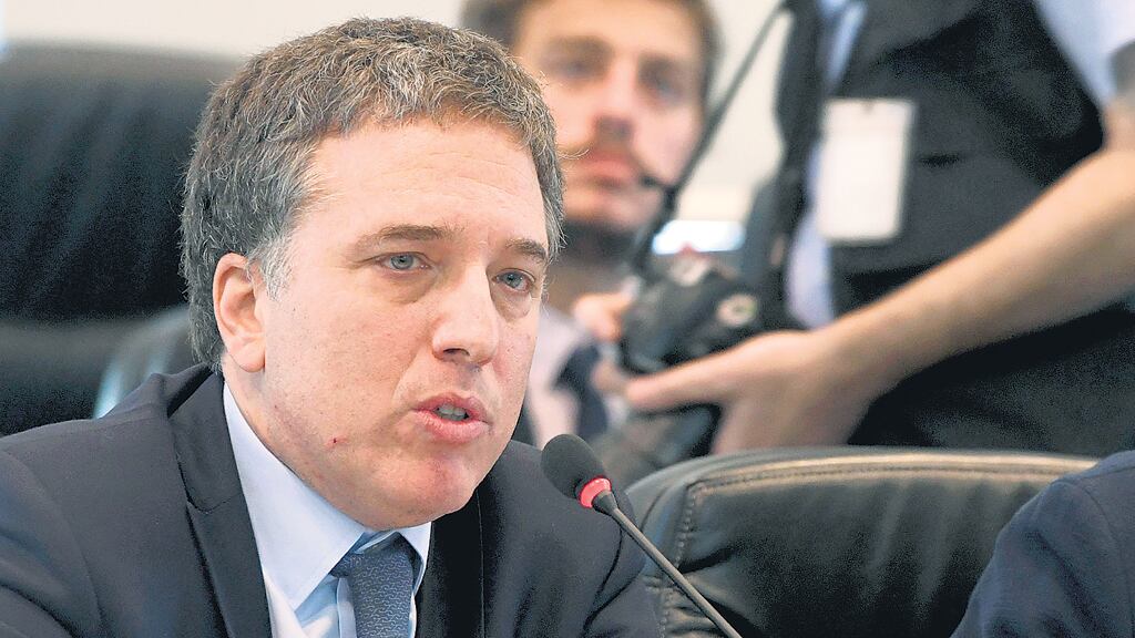 Nicolás Dujovne, convencido. “Cada vez que viajamos, recibimos elogios a la política económica.”