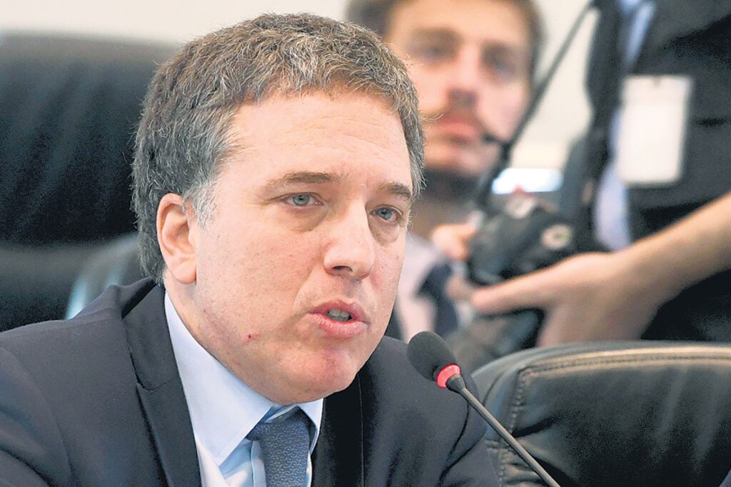 Nicolás Dujovne, convencido. “Cada vez que viajamos, recibimos elogios a la política económica.”