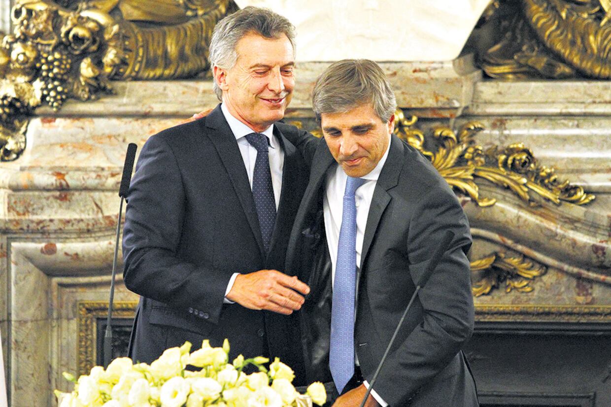 Luis Caputo, ministro de Finanzas. Su conducta “configuraría el delito de negociaciones incompatibles con el ejercicio de la función pública”.