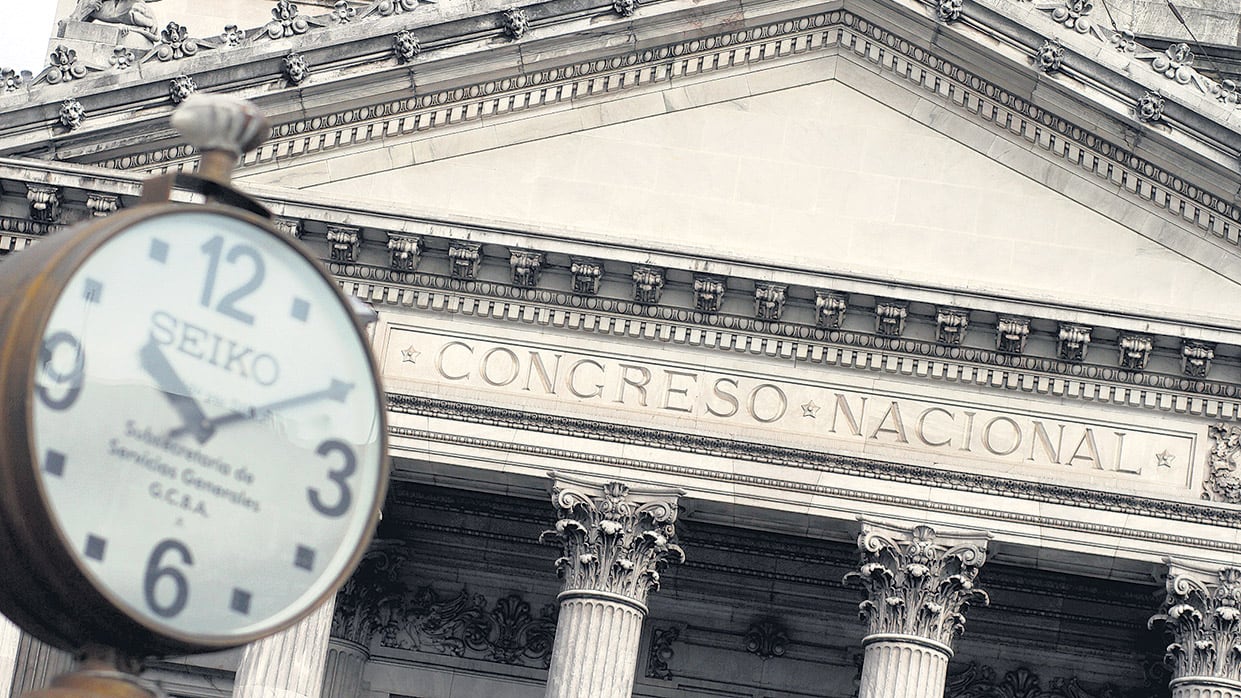 El macrismo apura las iniciativas en el Congreso para cumplir el pedido del Fondo Monetario Internacional.