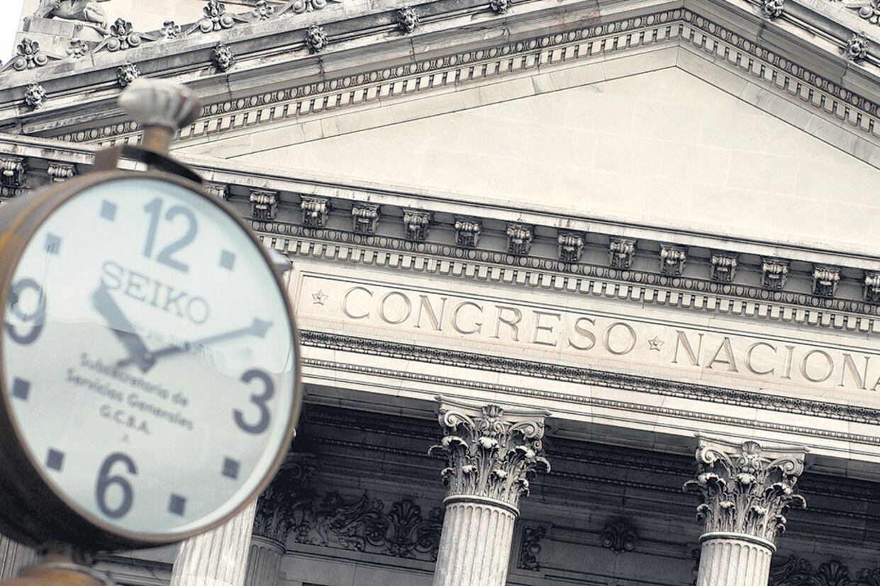 El macrismo apura las iniciativas en el Congreso para cumplir el pedido del Fondo Monetario Internacional.