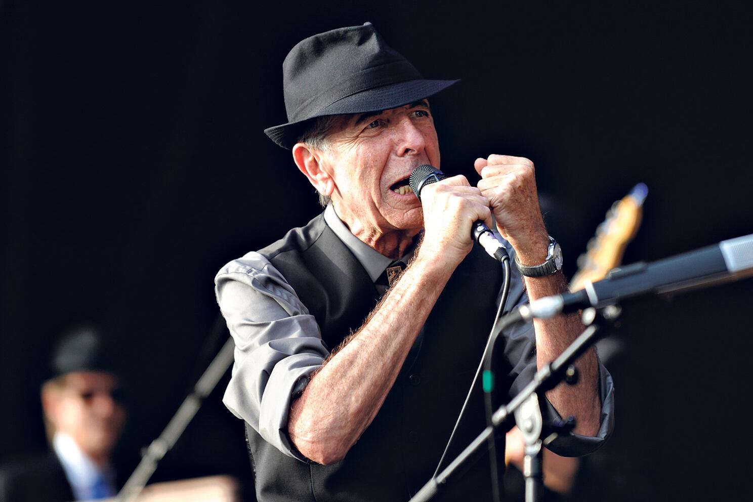 Leonard Cohen, dueño de un notable magnetismo en vivo. Nunca actuó en la Argentina.