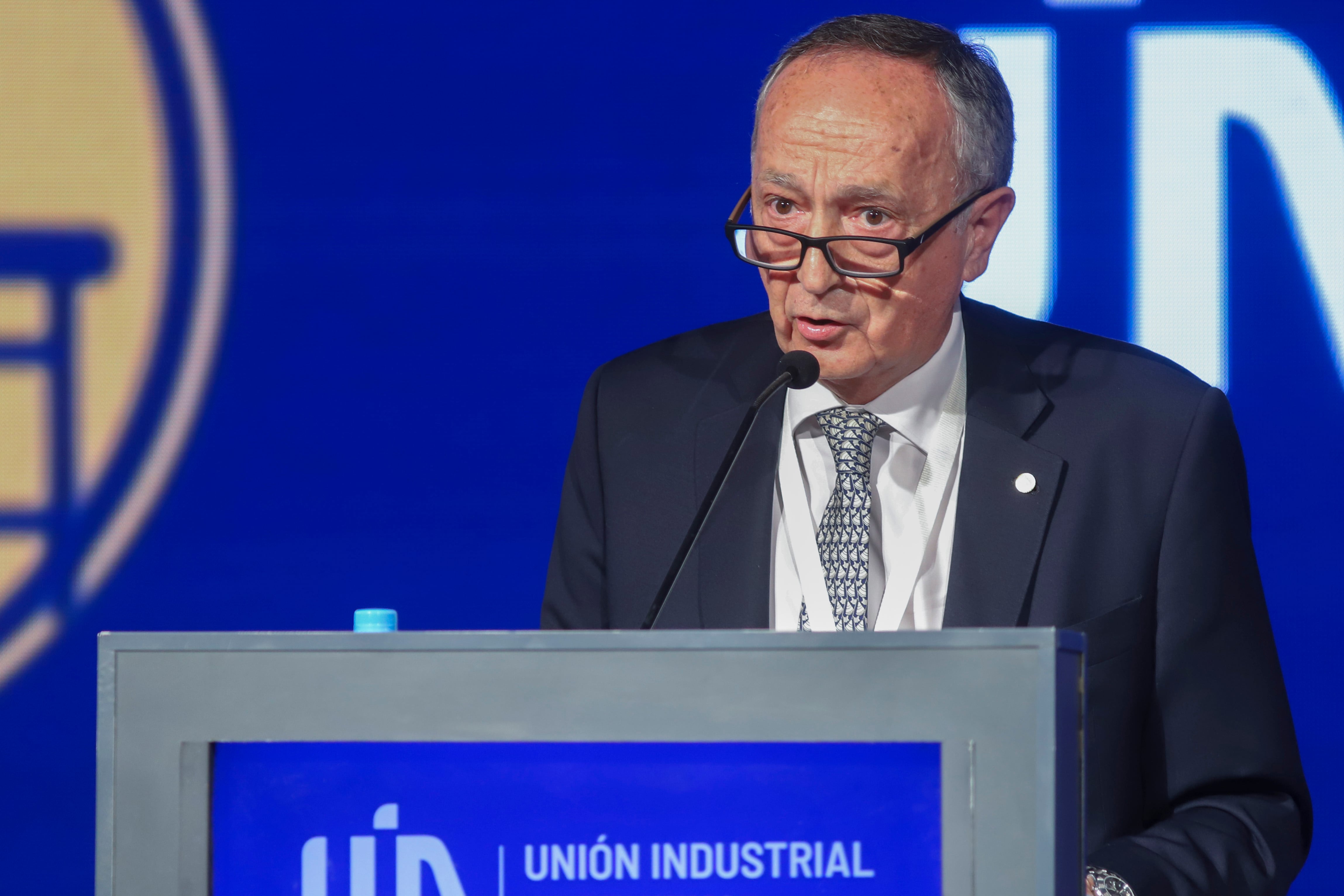 "Menos del 10 por ciento de la industrias están paradas", dijo el jefe industrial.