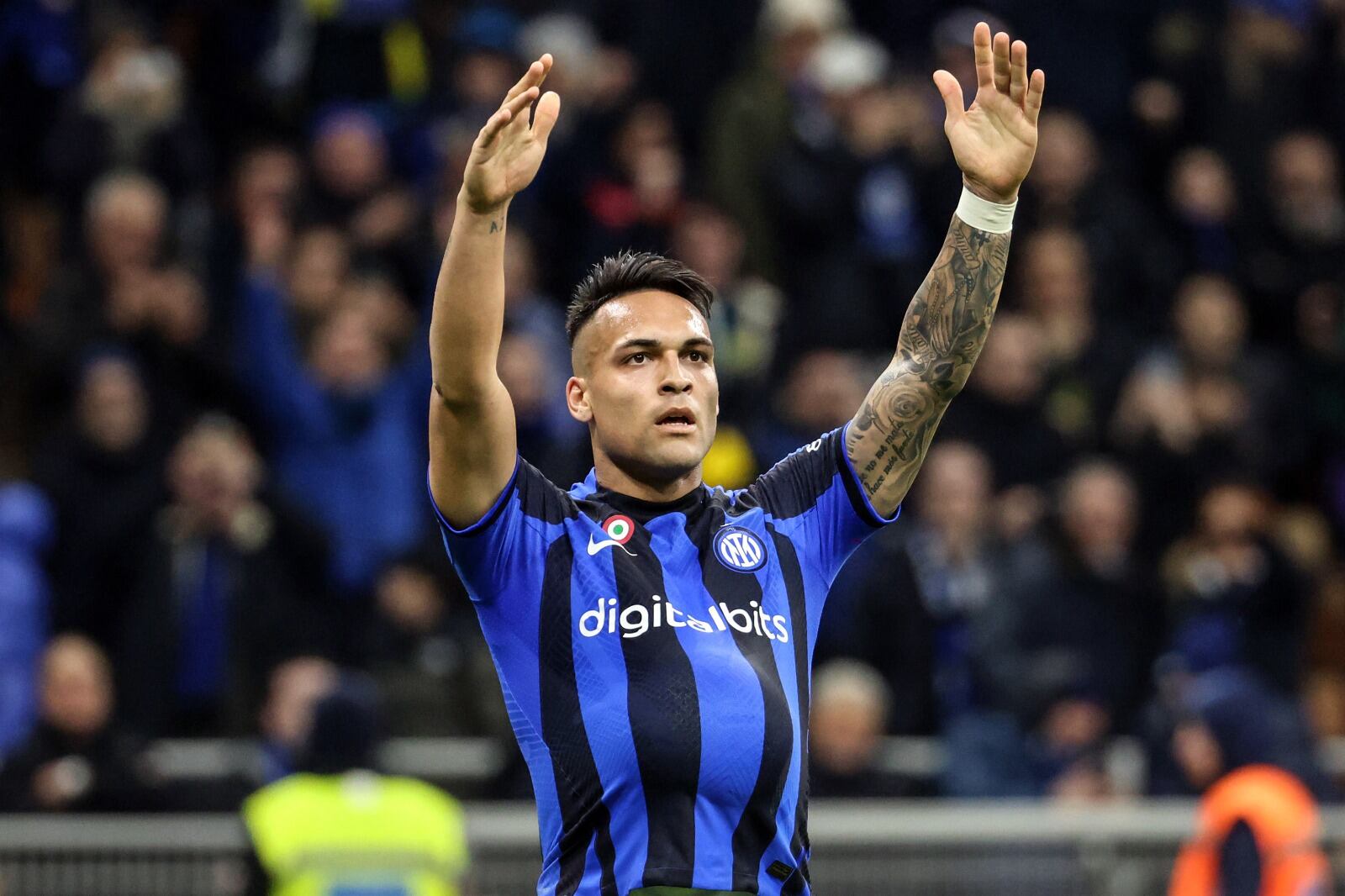 El particular festejo del "Toro" Martínez que selló el triunfo de Inter