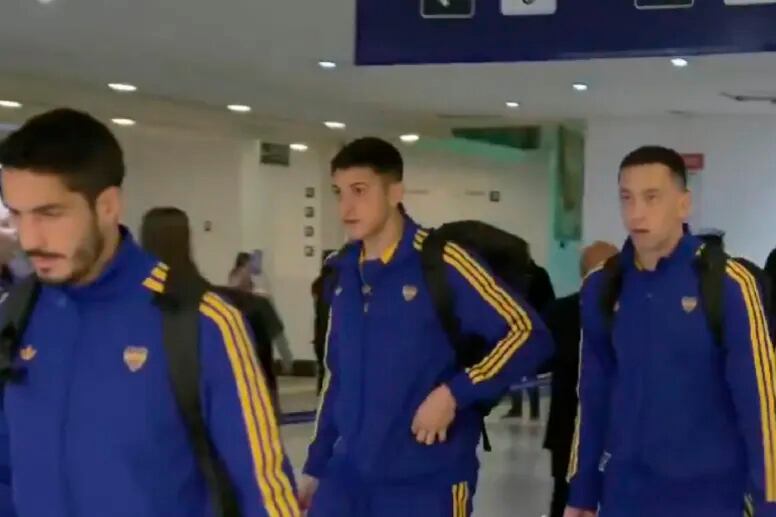 El plantel xeneize a su arribo a Ezeiza