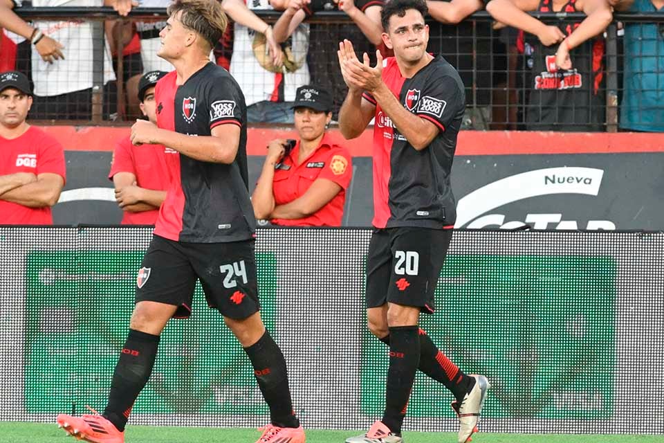 Maroni festeja el gol de la victoria en el Coloso.