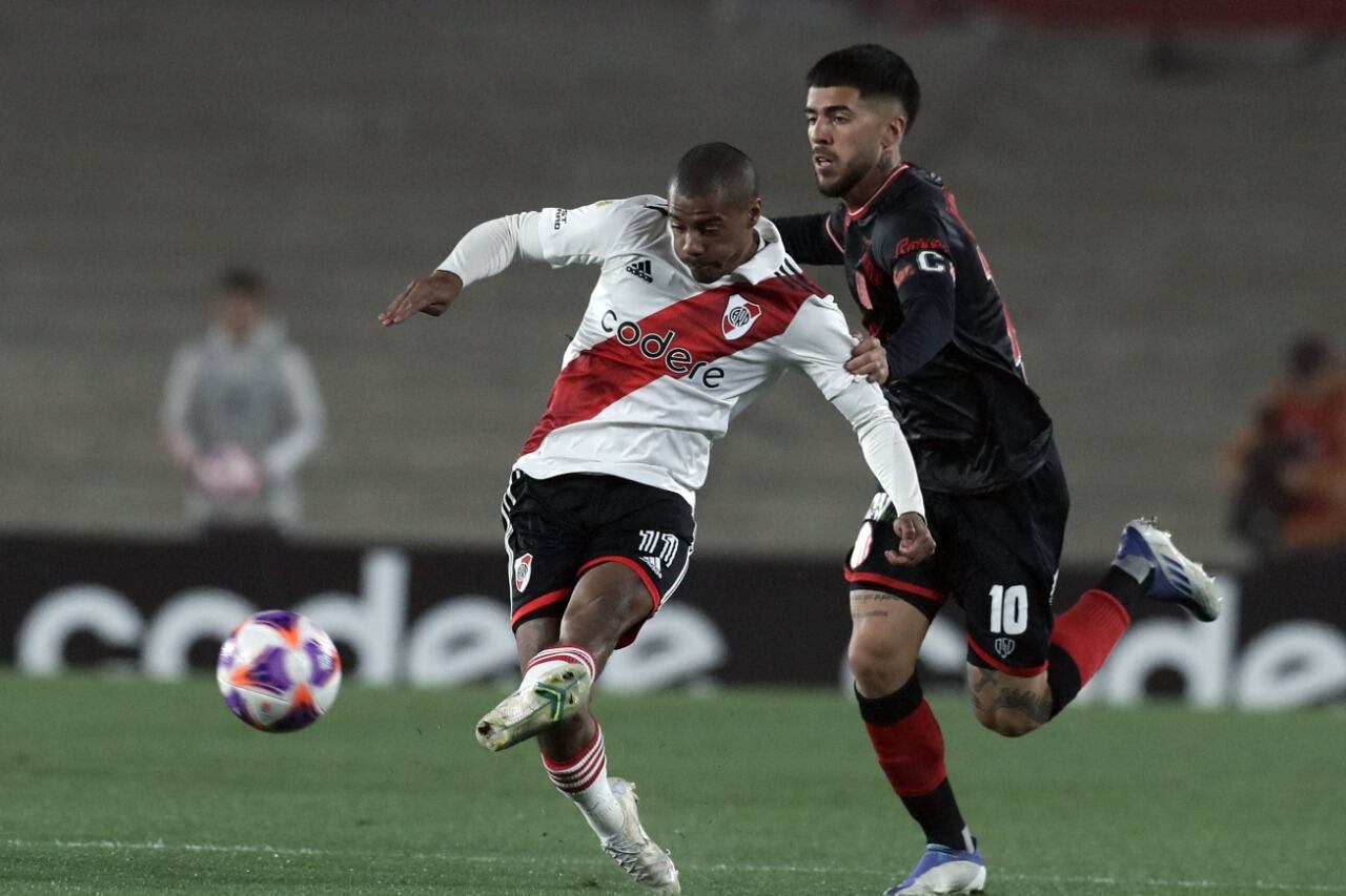 De La Cruz fue el autor del primer gol de River ante Barracas Central