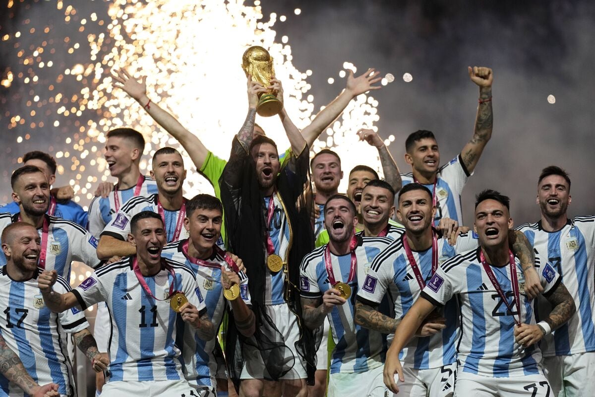 Objetos, videos, experiencias inmersivas y más integran la muestra de la AFA sobre los tres títulos mundiales de la Selección Argentina