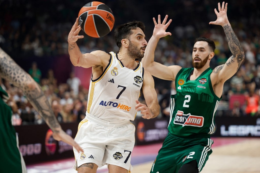 Campazzo y la pelota frente a la marca de Vildoza. Un exPeñarol contra un exQuilmes de Mar del Plata.