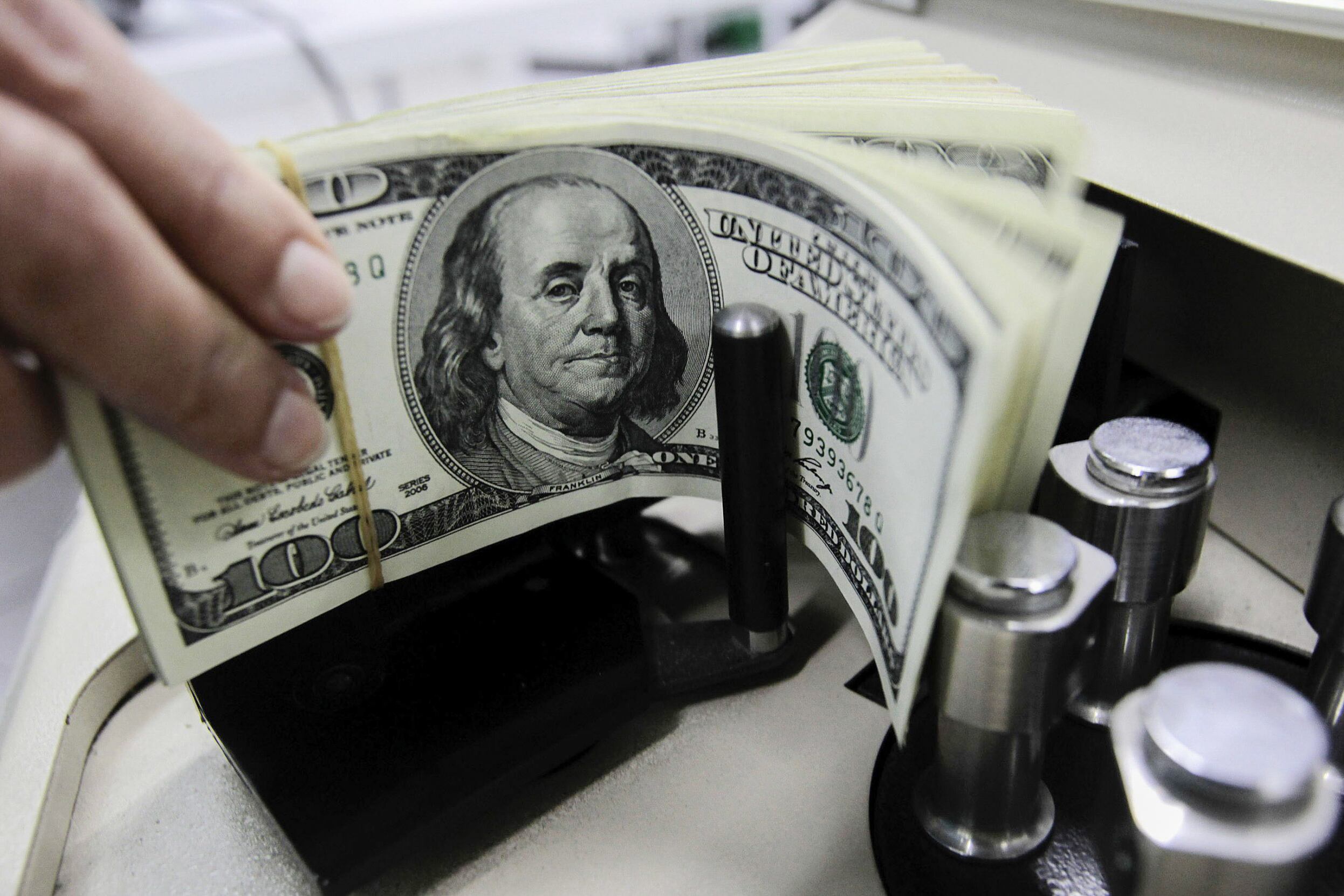 El promedio del dólar vendedor al público llegó a 1518,75 pesos, informó el BCRA