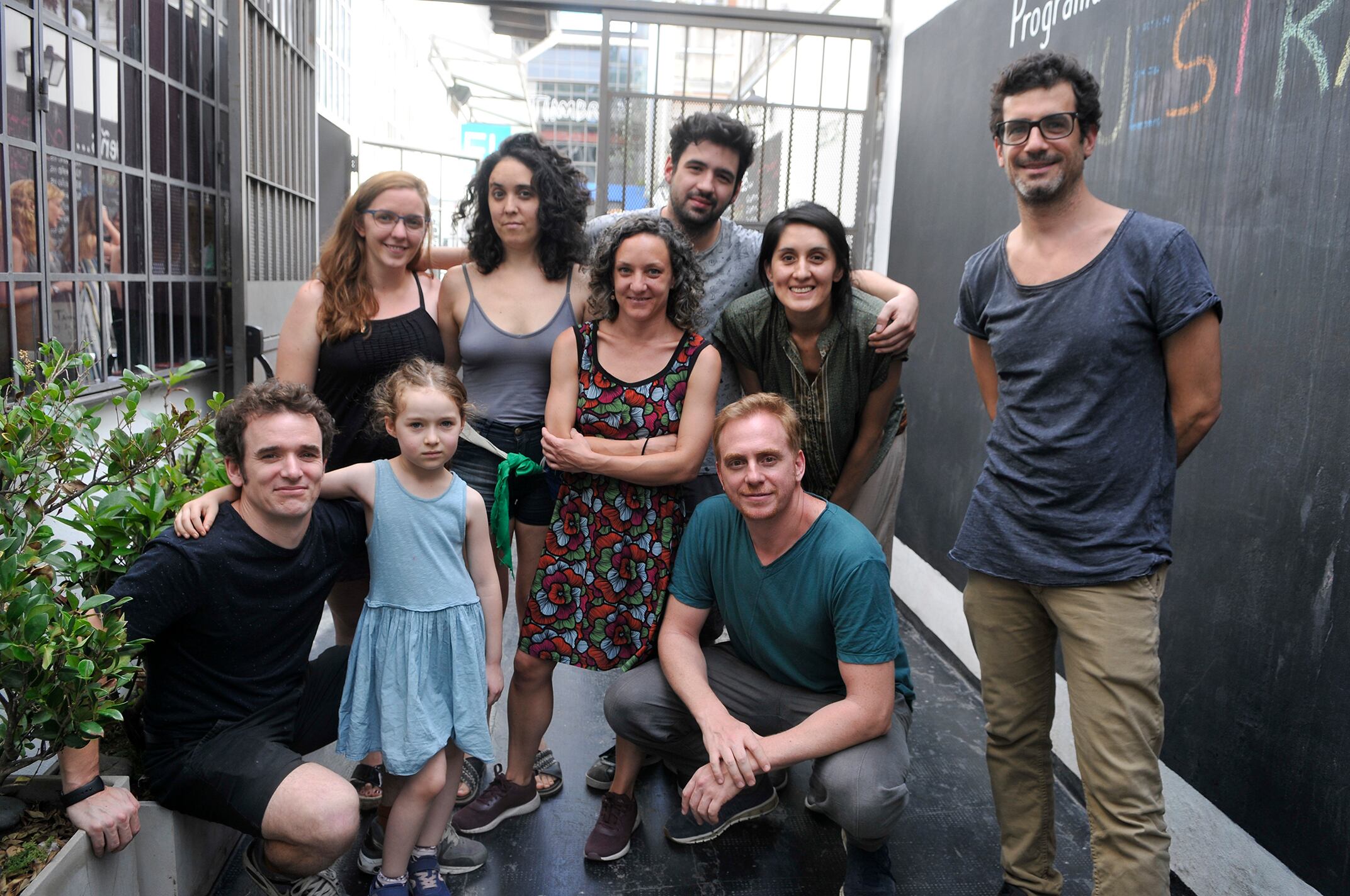 El equipo de Timbre 4. En el festival se verán 11 obras de siete países, con la participación de más de 40 artistas internacionales.