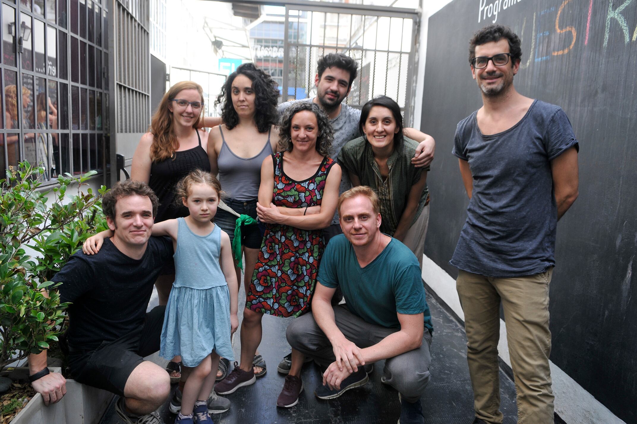 El equipo de Timbre 4. En el festival se verán 11 obras de siete países, con la participación de más de 40 artistas internacionales.