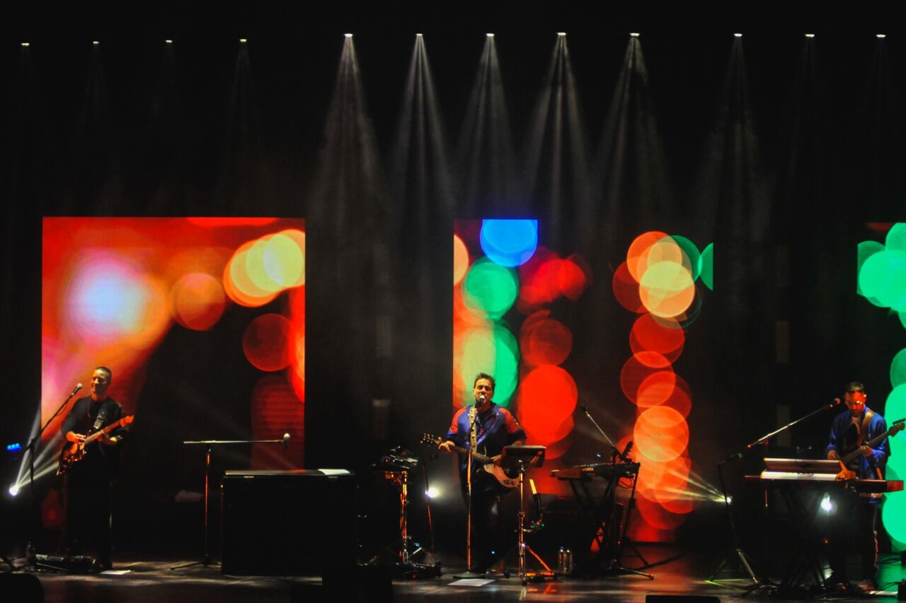 Vicentico agotó dos funciones en el Gran Rex con un show de inesperada potencia tecno.
