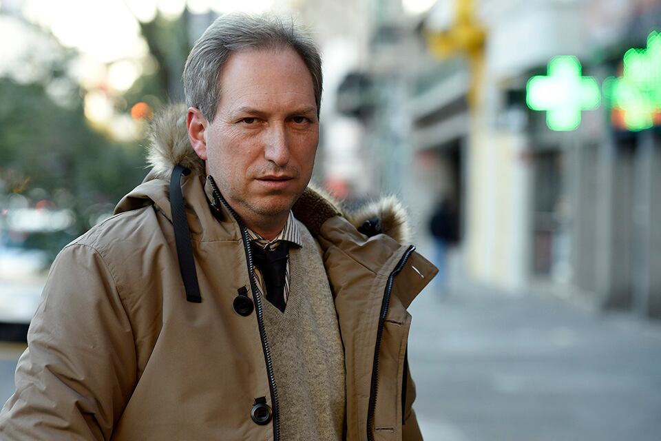 El médico Roberto Parodi fue el primero en colocarse la Sputnik V.