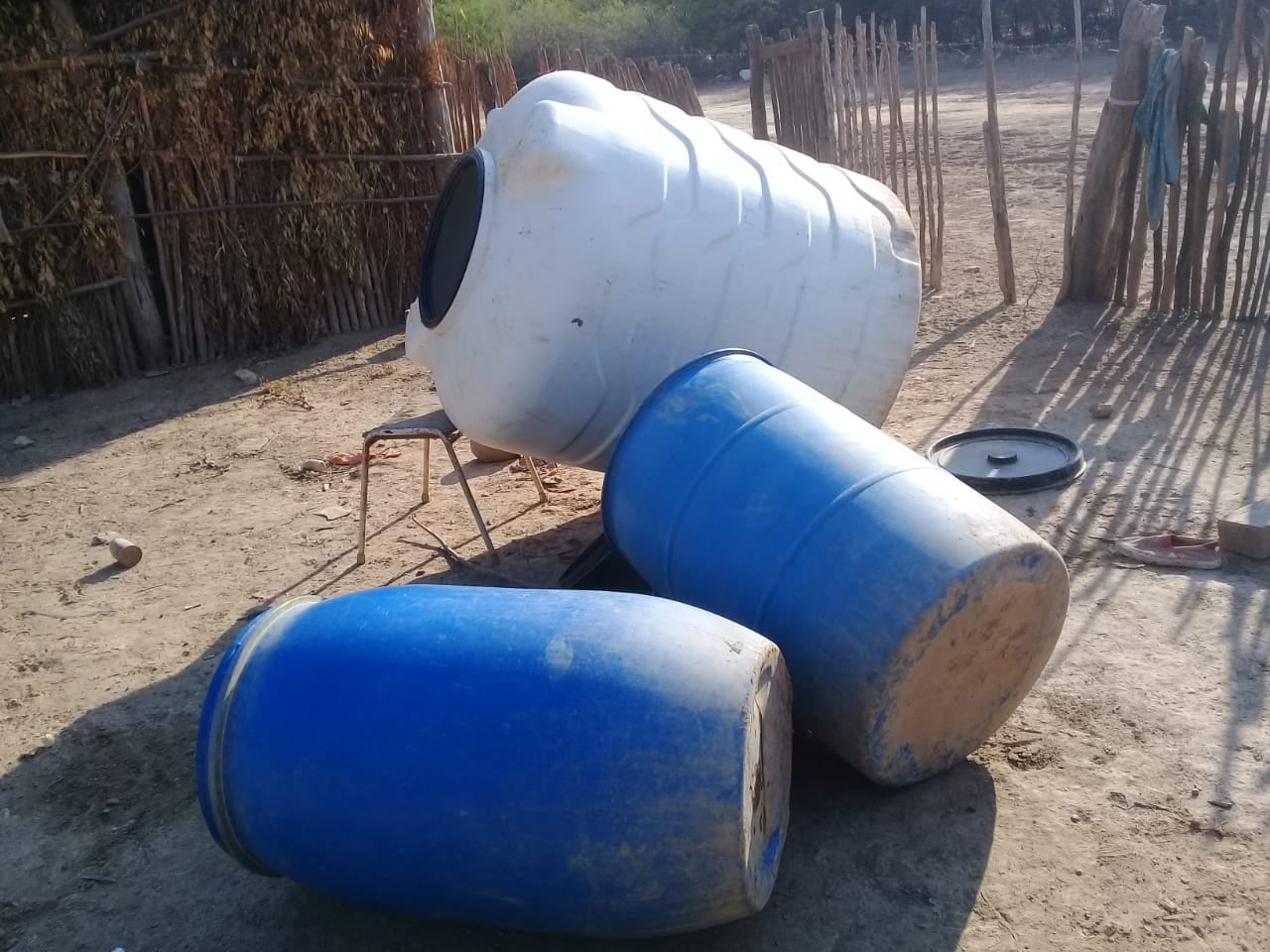 Tachos vacíos en Pozo El Tigre.