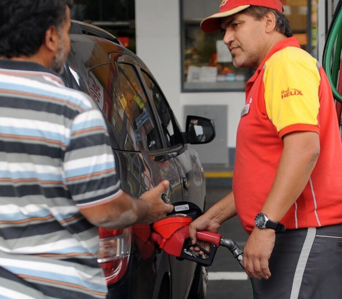 Llenar el tanque en vacaciones: todas las promociones para cargar nafta en enero  