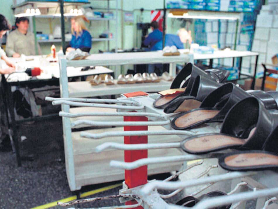 El Gobierno había prometido aminorar el ritmo de importaciones, pero en calzados se aceleró.