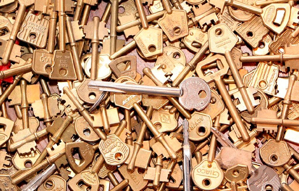 Las llaves de Calvari junto a la instalación de Mussano.