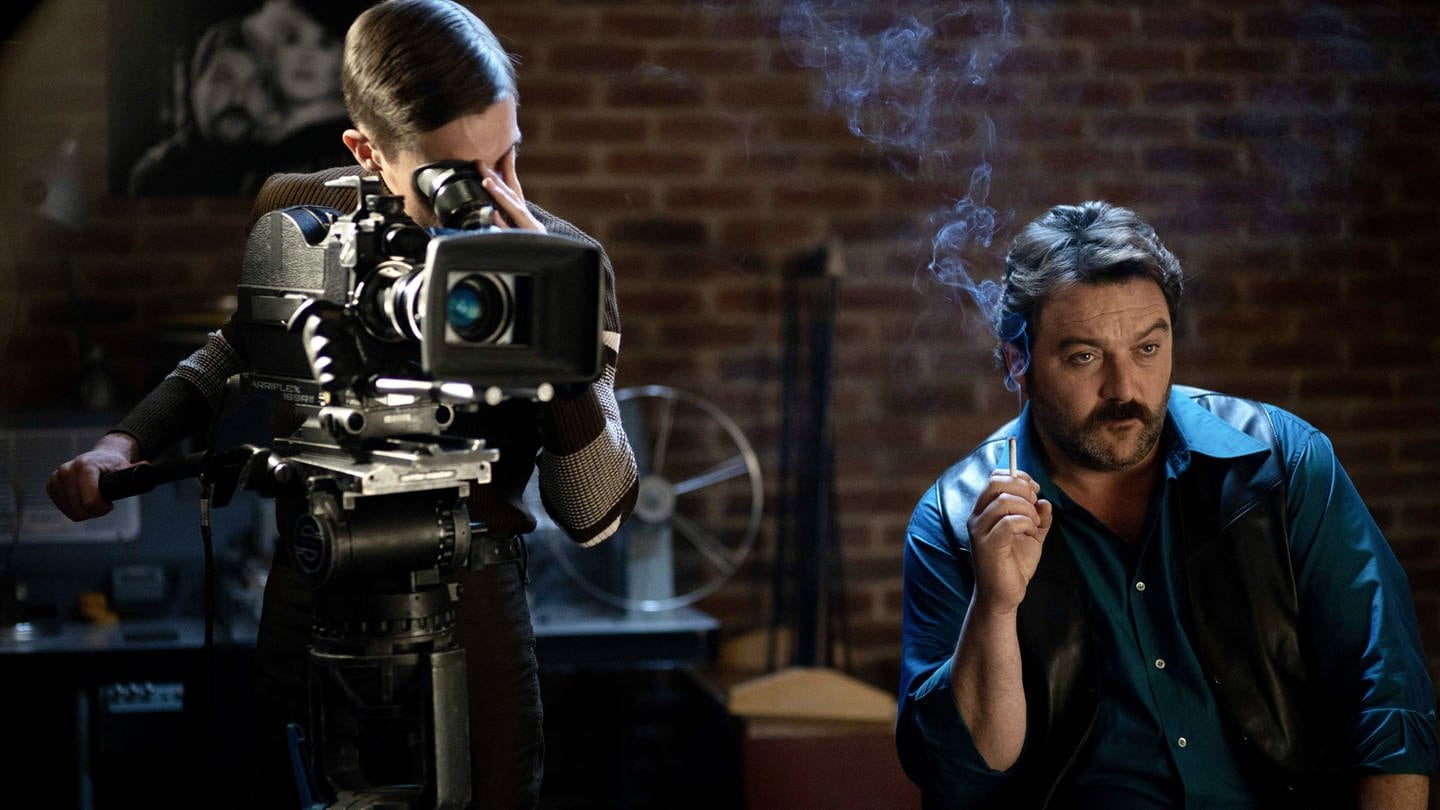 Denis Ménochet como Fassbinder en "Peter von Kant", de François Ozon.