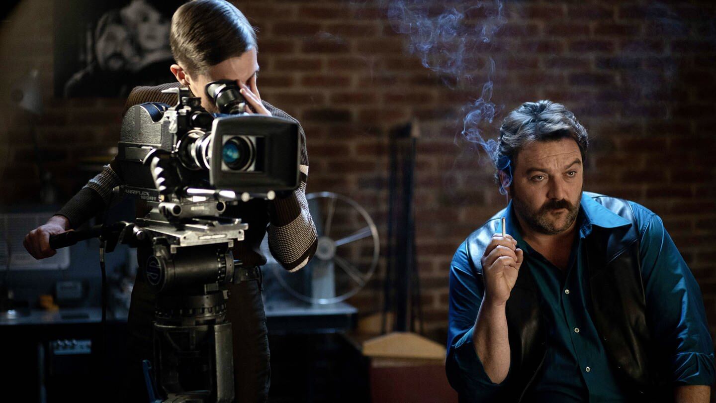 Denis Ménochet como Fassbinder en "Peter von Kant", de François Ozon.