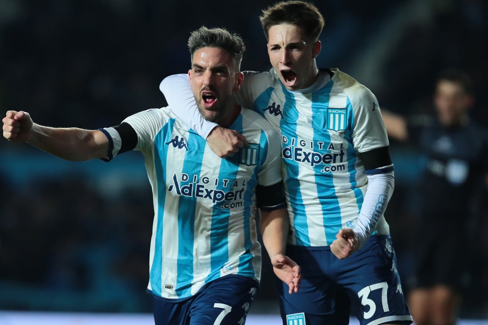 Hauche festeja la apertura del marcador en el Cilindro.