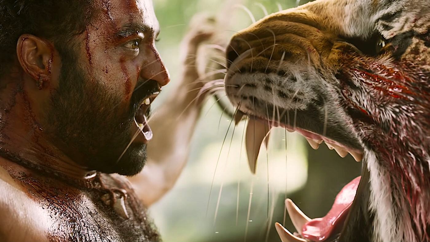 "RRR" es un torrente de colores, música y súper acción.